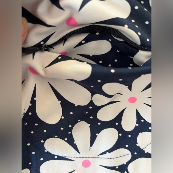 Women’s Lulu-B blue white daisy pull on skirt (skort)with built in shorts.Medium - Picture 8 of 14